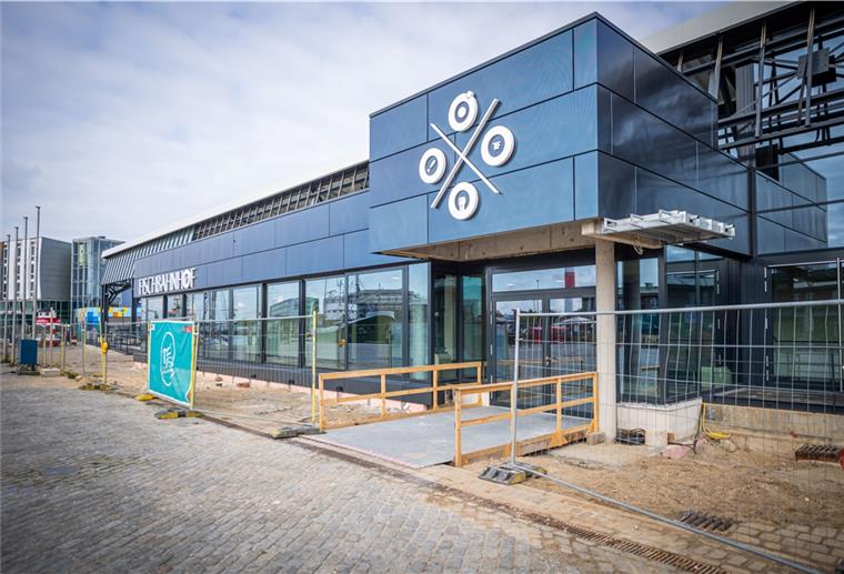 Die neue Fassade des Fischbahnhofs soll architektonisch eine Verbindung zur maritimen Fassade des Seefischkochstudios schaffen. 