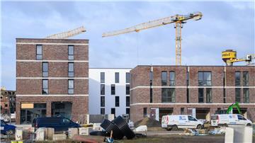 Die neue Gebäuderichtlinie der EU könnte den Wohnungsbau verteuern, fürchtet Wirtschaftsminister Lies.