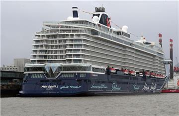 Die neue "Mein Schiff 2" liegt bis Sonntagabend an der Columbuskaje in Bremerhaven. Dienstag kommt sie zurück.