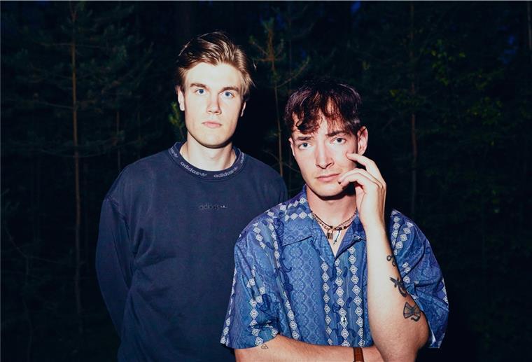 Single und Tour: Bremerhavener Band will 2022 richtig durchstarten Die neue Single „Das Klima wieder hin“ ist für Tristan Stadtler (rechts) und Mathis Schröder ein weiterer Schritt auf dem Weg zum Erfolg.