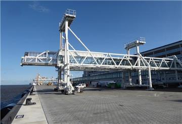 Passagierbrücke an der  Columbuskaje in Bremerhaven