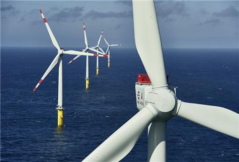 Die neuen riesigen Ausbauziele der Bundesregierung werden für weitere 20000 Arbeitsplätze in der Offshore-Branche sorgen. Auf der Windforce-Konferenz in Bremerhaven wollen die Unternehmen darstellen, was sie nun brauchen, damit die Ziele erreicht werden können. Foto: Adwen/Trianel/ Oelker