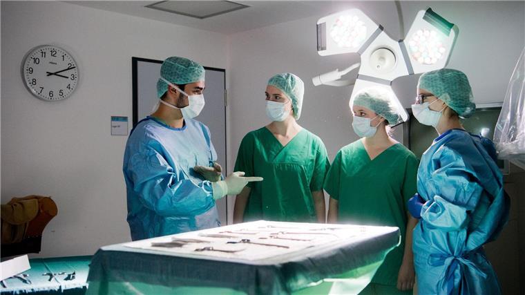 Die neuen Studierenden haben sich verpflichtet, später auf dem Land zu arbeiten. (Symbolbild)