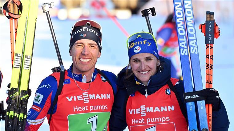 „Fantastisch gemacht“: WM-Bronze für Preuß und Strelow Die neuen Weltmeister: Julia Simon (r) und Quentin Fillon Maillet