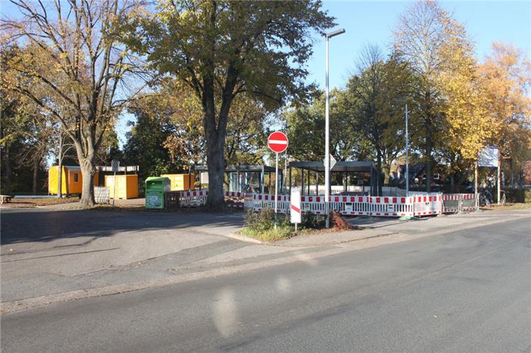 Stillstand am Wehdeler Bahnhof Die Neugestaltung des Wehdeler Bahnhofs ist ins Stocken geraten.