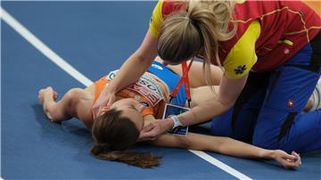 Die Niederländerin Maureen Koster hat nach ihrem schweren Sturz im 3.000-Meter-Finale bei der Hallen-EM Entwarnung gegeben.