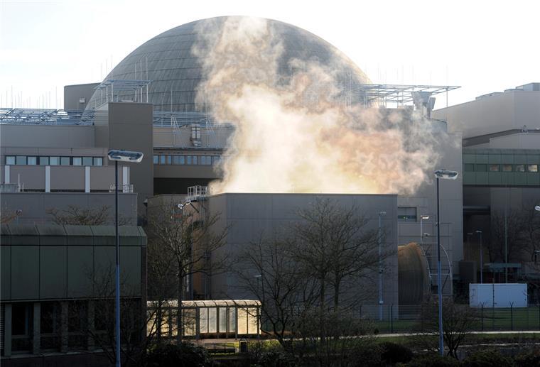 Weil: Niedersachsen schafft Voraussetzungen für AKW-Weiterbetrieb Die Aufnahme zeigt die Reaktorkuppel des Kernkraftwerks Emsland in Lingen