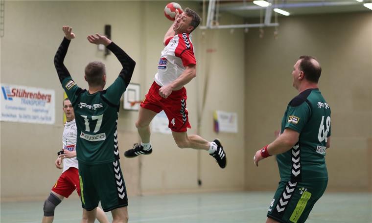 Nordenhamer Handballer kämpfen gegen Mitgliederschwund Die Nordenhamer Männermannschaft (weiße Trikots) kämpft um den Klassenerhalt in der Regionsliga. Sie belegt in der zweittiefsten Klasse einen Abstiegsplatz.