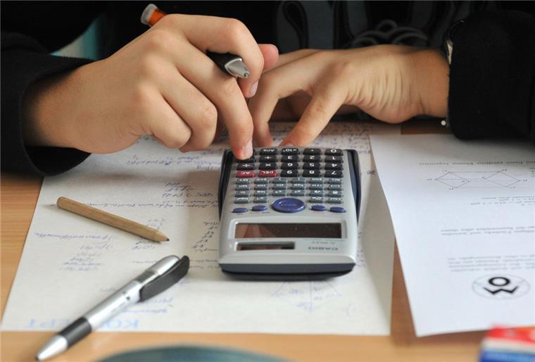 Die Nordenhamer Schüler beschweren sich, dass die Mathe-Abiturprüfungen zu komplex waren, um die Aufgaben in der vorgegebenen Zeit zu lösen.