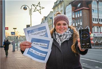 Die NORD|ERLESEN-Reporterin Luise Langen hat für ihre Weihnachts-Challenge in 23 Minuten internationale Weihnachtsgrüße in der Hafenstraße gesammelt.