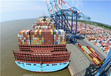 Die nordeutsche Hafenfusion würde nicht nur den größten Containerverbund Europas schaffen. Der Riese würde sogar beim Zukunftsthema Nachhaltigkeit gegenüber der Konkurrenz die Nase vorn haben. 