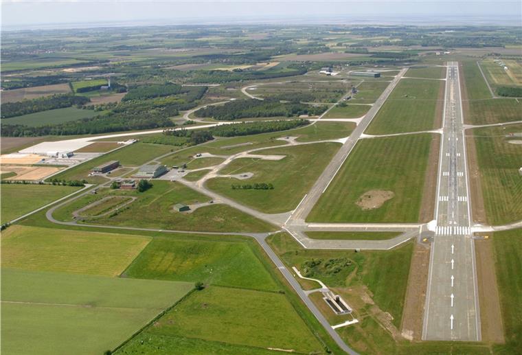 Radrennen in Nordholz: Schlag die Champions Die Nordholzer Marineflieger weisen am Sonntag, 6. September, einen zehn Kilometer langen Rundkurs aus, der unter anderem über die militärische Start- und Landebahn führt.