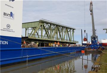 Die Nordschleusenbrücke in Bremerhaven wurde ein letztes Mal gedreht.