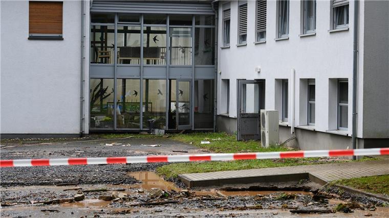 Bundesstraße 80 nach Erdrutsch weiter gesperrt Die Nordwestdeutsche Forstliche Versuchsanstalt berichtet von einem Schaden in Millionenhöhe.