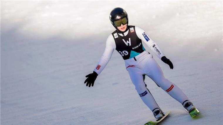 Die Norwegerin Anna Odine Ström springt am Holmenkollen auf das Podest.