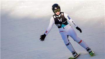Die Norwegerin Anna Odine Ström springt am Holmenkollen auf das Podest.