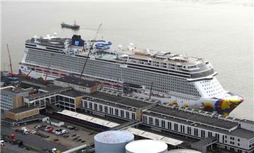 Die "Norwegian Encore" liegt am Freitagabend an der Columbuskaje in Bremerhaven erwartet. 