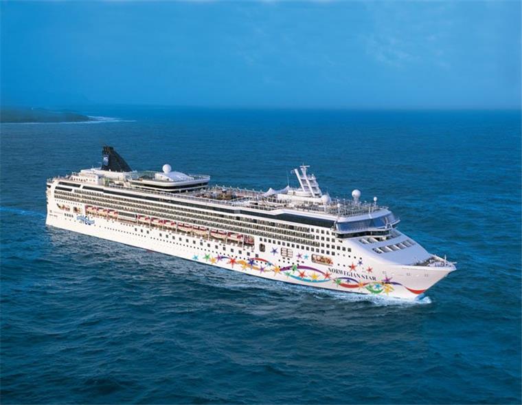 Die "Norwegian Star" auf See.