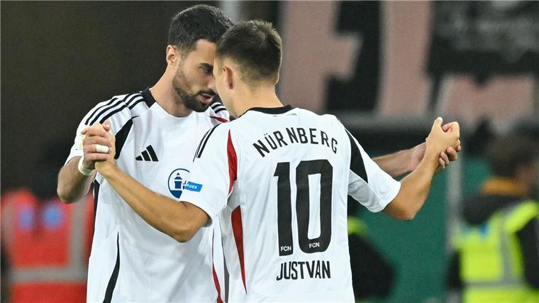 Chaves köpft Hoffenheim gegen Nürnberg ins Achtelfinale Die Nürnberger jubeln über den Ausgleich.