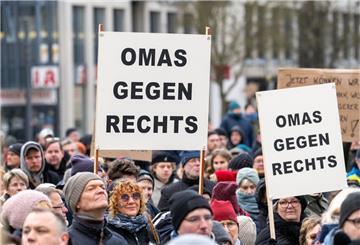 Die „Omas gegen Rechts“ sind bei vielen Demonstrationen für die Demokratie dabei. Nur wurde auch eine Gruppe in Hagen gegründet.  Foto: Stefan Sauer/dpa