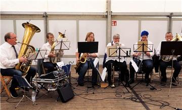 Die Original Spiekaer Blaskapelle hat mit ihrem Repertoire den Nerv des Publikums getroffen. Foto: Stehn