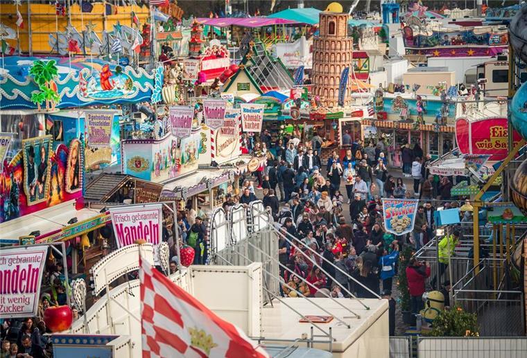Videoüberwachung auf der Bremer Osterwiese Fest viele Menschen