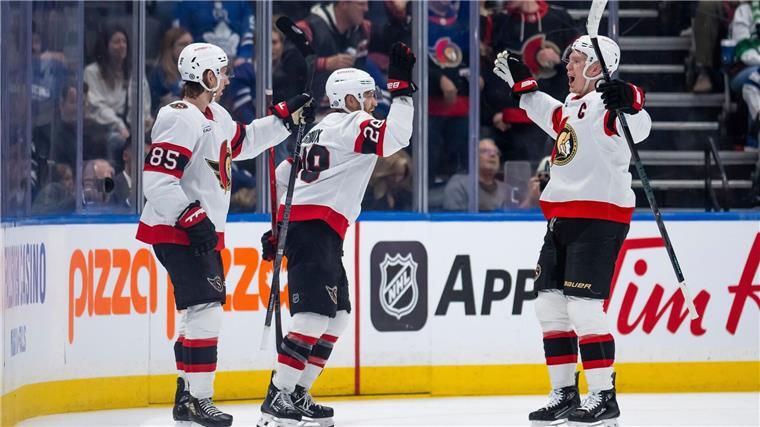 Stützles Senators gewinnen sechstes NHL-Spiel in Serie Die Ottawa Senators bejubeln den sechsten Sieg in Serie.