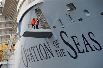 Die "Ovations of the Seas" ist unterwegs in Richtung Nordsee. Bevor der Kreuzliner im April an die Reederei übergeben wird, kommt es zur Endausrüstung nach Bremerhaven. 
