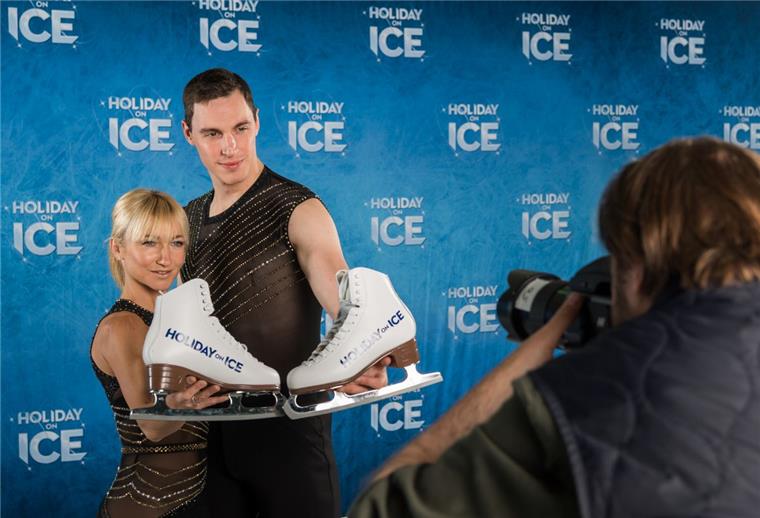 Die Paarlauf-Olympiasieger Aljona Savchenko und Bruno Massot sind in Bremen bei "Holiday on Ice" zu sehen.