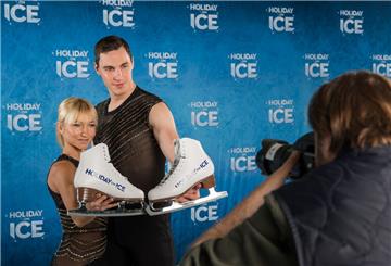Die Paarlauf-Olympiasieger Aljona Savchenko und Bruno Massot sind in Bremen bei "Holiday on Ice" zu sehen.