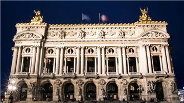 Die Pariser Opéra Garnier wird derzeit einer Schönheitskur unterzogen.