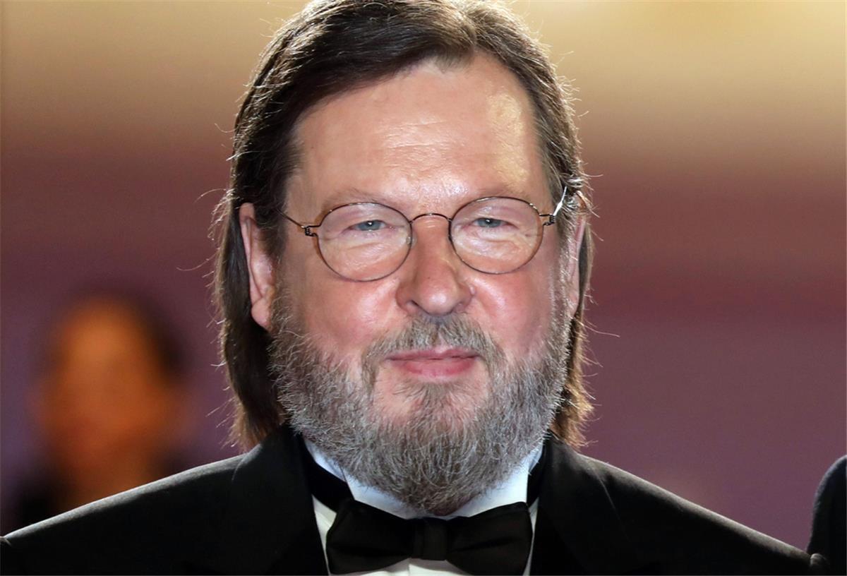 Parkinson bei Lars von Trier diagnostiziert Die Parkinson-Diagnose des dänischen Filmemachers Lars von Trier wurde öffentlich gemacht, um Spekulationen über den Gesundheitszustand des 66-Jährigen vor der Premiere seines neuesten Projekts zu vermeiden.