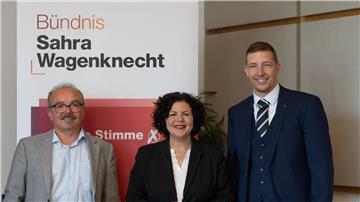 Die Partei Bündnis Sahra Wagenknecht (BSW) hat einen niedersächsischen Landesverband gegründet. An der Spitze stehen der Mediziner Thorsten Renken (r.) und der bisherige Landesbeauftragte des BSW für Niedersachsen, Holger Onken (l). Die Bundesvorsitzende Amira Mohamed Ali nahm am Parteitag teil.