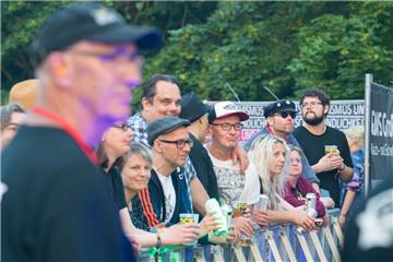 Die Partymeute vor der Bühne. Foto: Hartmann