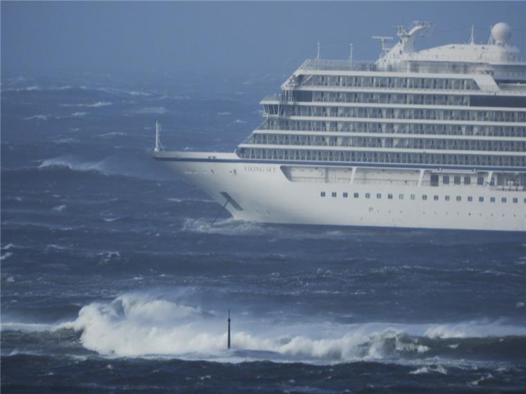 Die Passagiere an Bord der "Viking Sky" erleben dramatische Stunden.  