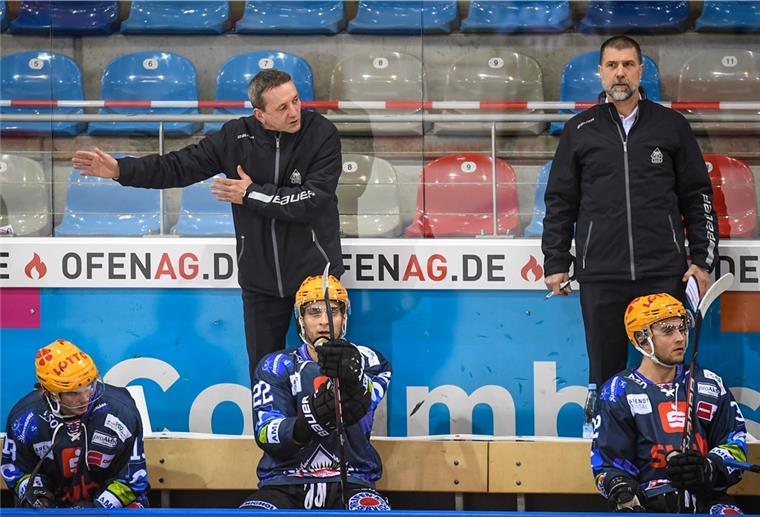 Pinguins feiern ersten Shutout Die Pinguins haben in Krefeld den vierten Sieg in Folge gefeiert.