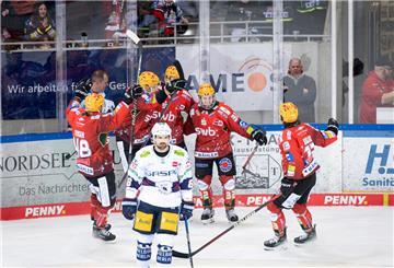 Die Pinguins jubeln, Berlin fährt mit hängenden Köpfen vom Eis - diese Szenerie wollen die Bremerhavener Eishockey-Fans am Sonntag gerne in der Eisarena sehen.