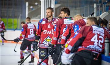 Die Pinguins-Stürmer Jan Urbas (links) und Miha Verlic kämpfen mit der slowenischen Nationalmannschaft um die Olympia-Qualifikation. 