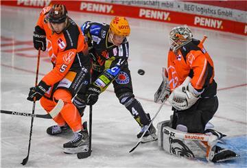 Die Pinguins um Ross Mauermann müssen sich am Donnerstagabend gegen das schnelle Playoff-Aus gegen die Grizzlys Wolfsburg stemmen.