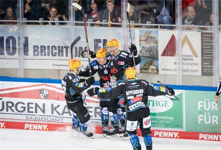 Die Pinguins wollen auch gegen Iserlohn wieder jubeln.