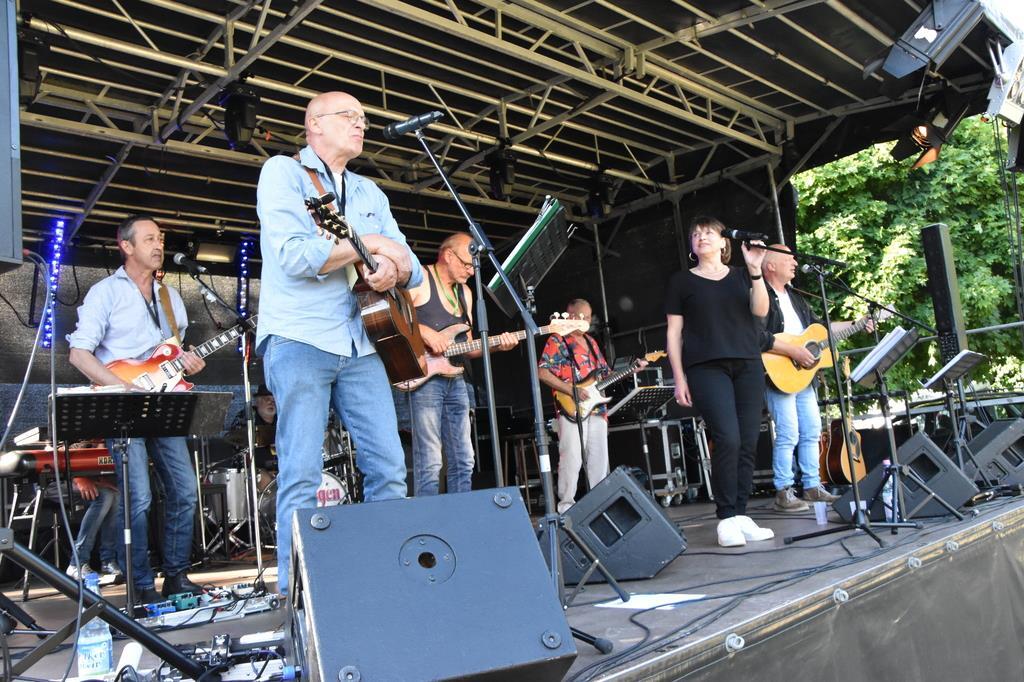 Die Pioniere der regionalen Rockszene "Hagen Allstars" machten bei LubiRockt den...