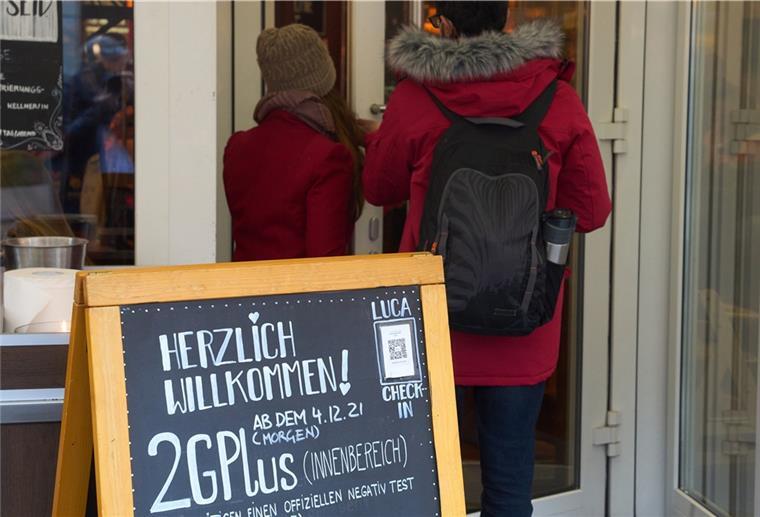 2G-Plus-Regelung vor einem Lokal