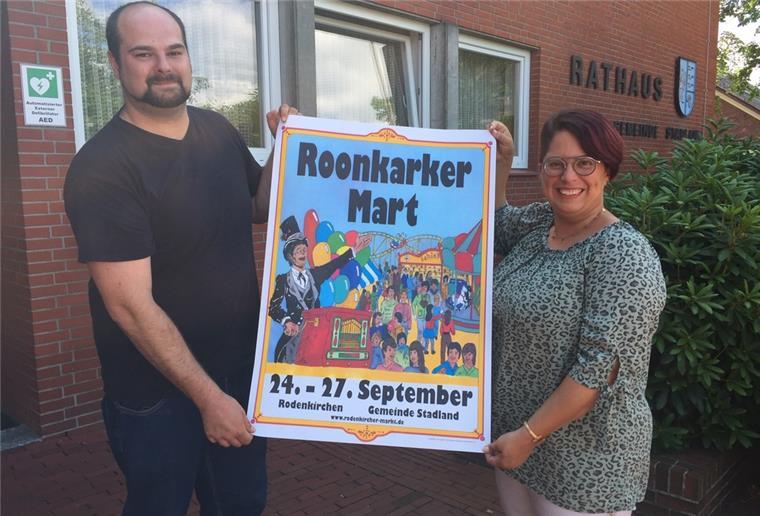 Die Plakate sind gedruckt, neue Banner sind in Vorbereitung: Nils Möhlmann vom Ordnungsamt und Marktmeisterin Christiane Hagen freue sich auf das große Volksfest im September.