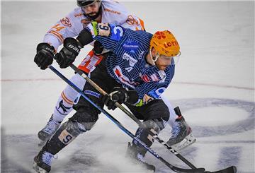 Pinguins Spieler auf dem Eis