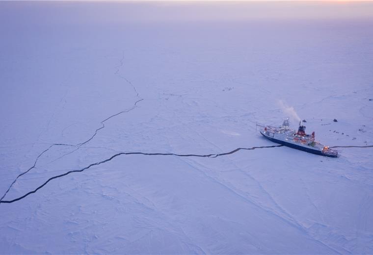 Auch „MOSAiC“-Expedition von Corona-Krise betroffen Die „Polarstern“ treibt im Eis der Arktis, doch die Pandemie durchkreuzt die Planungen für den Crewwechsel.