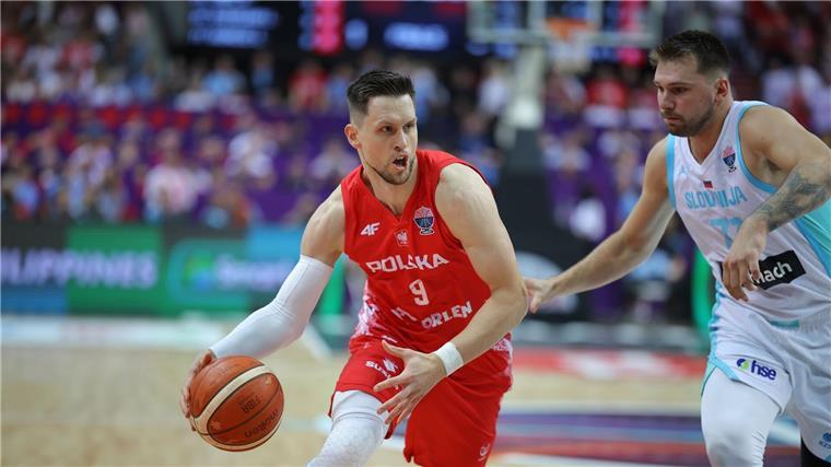 Superstar Doncic patzt mit Slowenien bei EM Die Polen brachten Luka Doncic (r) in Bedrängnis.