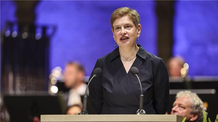 Chruschtschows Urenkelin gegen Ächtung russischer Kunst Die Politik-Expertin aus prominenter Sowjet-Familie hielt die Festrede der Salzburger Festspiele.