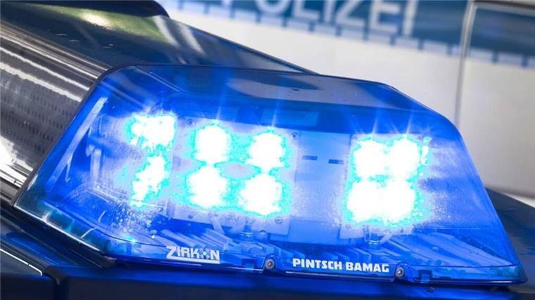 Das Blaulicht eines Polizeifahrzeugs. Die Polizei Bremerhaven ist am Dienstagmorgen, 11. März, zu einer Ruhestörung gerufen worden.