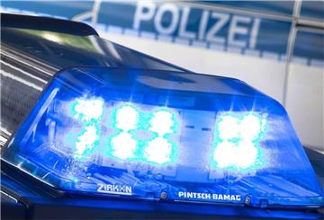 Die Polizei ermittelt gegen die Hundehalterin wegen fahrlässiger Körperverletzung.