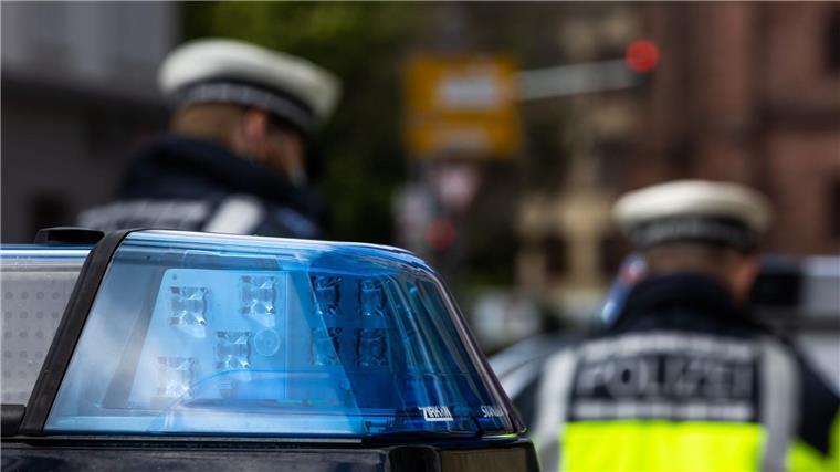 Die Polizei fand die junge Frau in einem Gebüsch.